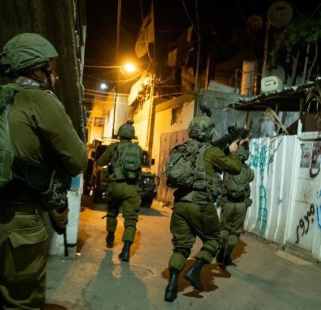 العدو الاسرائيلي يشن حملة دهم واعتقالات في الضفة والقدس