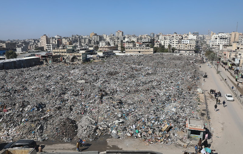أكثر من ربع مليون طن حجم النفايات المكدسة في مدينة غزة