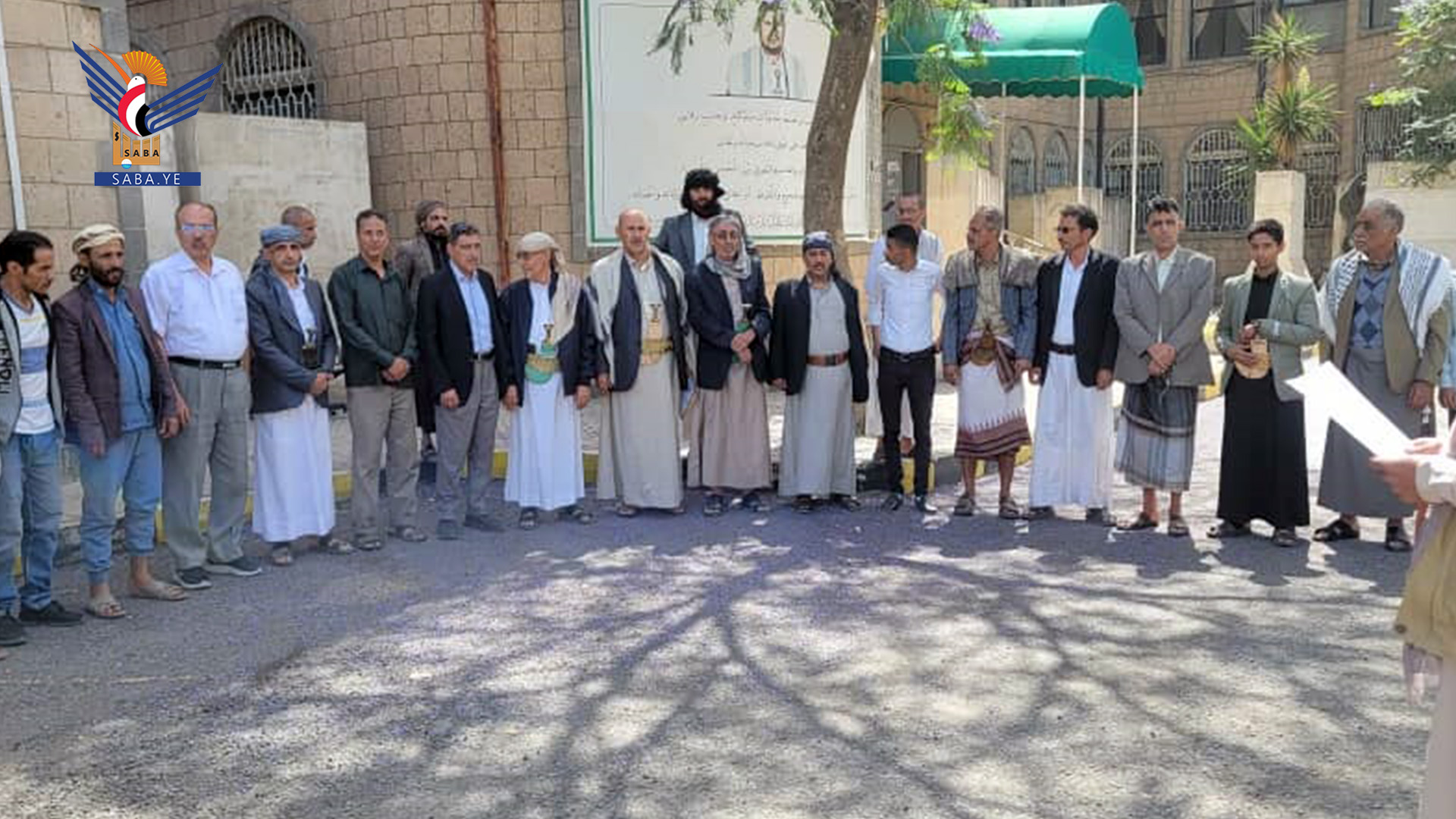 وقفة باللجنة العليا للانتخابات استجابة لدعوة قائد الثورة لتعزيز الجهوزية 