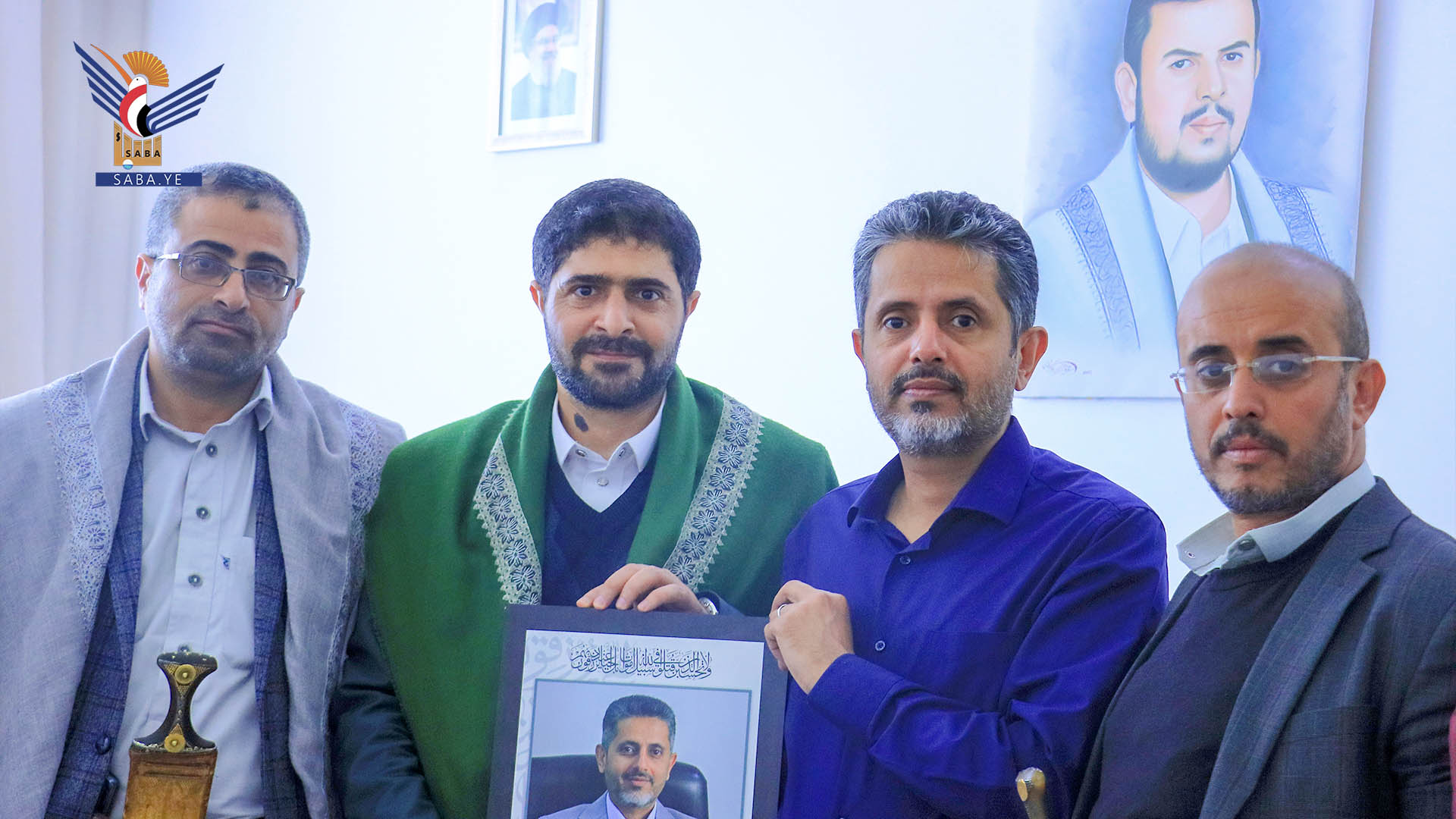 رئيس هيئة رعاية أسر الشهداء يزور أسرتي الشهيدين أحمد الرهوي وهاشم شرف الدين