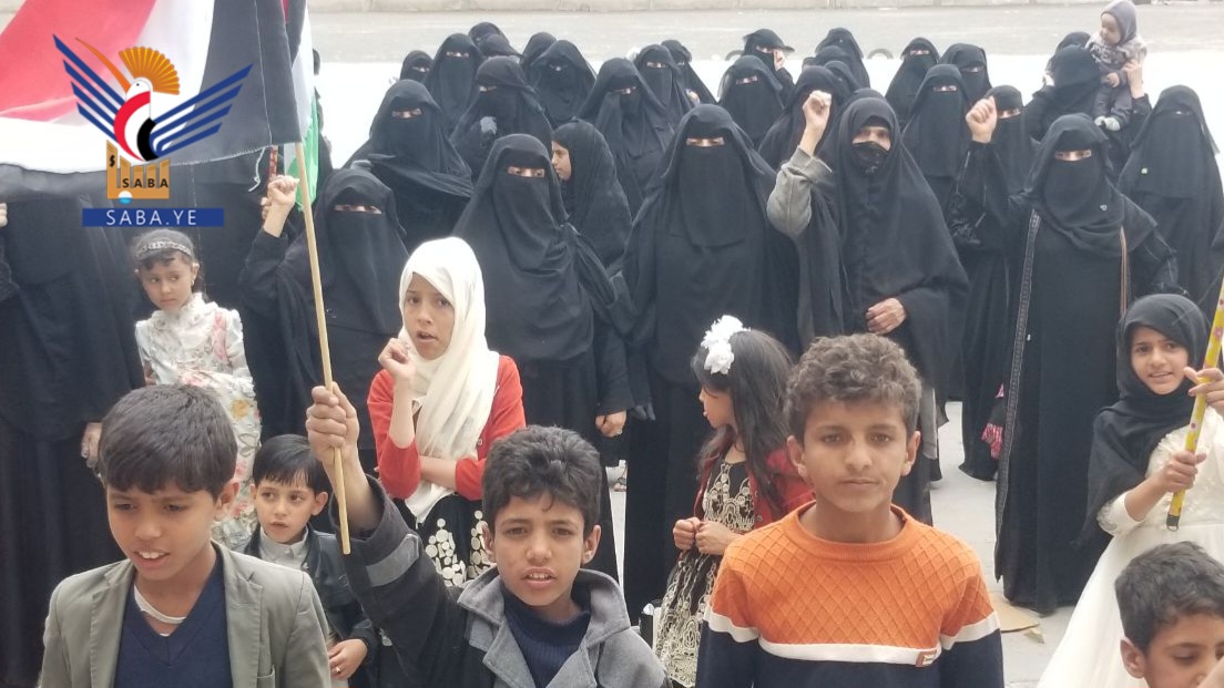 صنعاء.. وقفة نسائية في سنحان تضامنًا ونصرةً لمحور المقاومة 