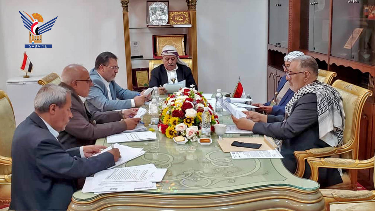 هيئة رئاسة مجلس النواب تبارك استهداف القوات المسلحة لحاملة الطائرات والقطع الحربية المعادية لليمن