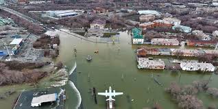 السلطات الروسية تجلي آلاف الأشخاص جراء الفيضانات في مدينة أورينبورغ