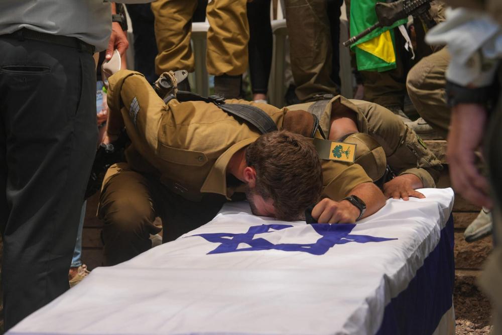 زعيم المعارضة "الإسرائيلية" يقرّ: الحرب على غزة فشلت ونتنياهو يقودنا للهاوية