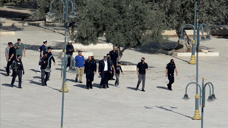 "القدس”: المجرم بن غفير وجماعات المستوطنين المتطرفة يلعبون بالنار باقتحاماتهم للأقصى