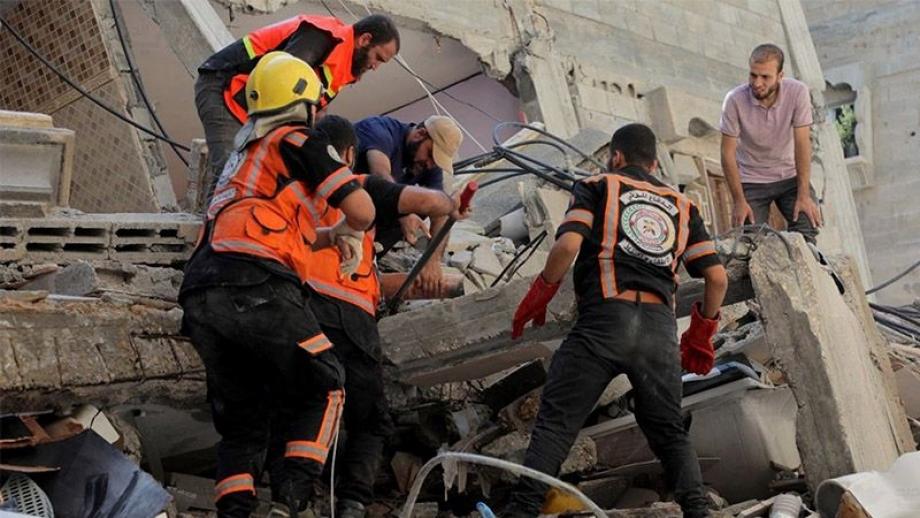 الدِّفاع المدني بغزة: العدو الصهيوني يمنعنا من الوصول لعشرات العالقين