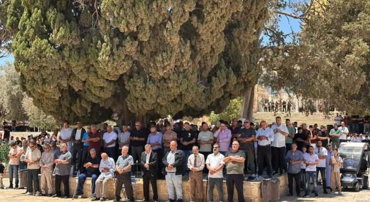 60 ألف فلسطيني يؤدون صلاة الجمعة في الأقصى المبارك رغم الإجراءات الصهيونية