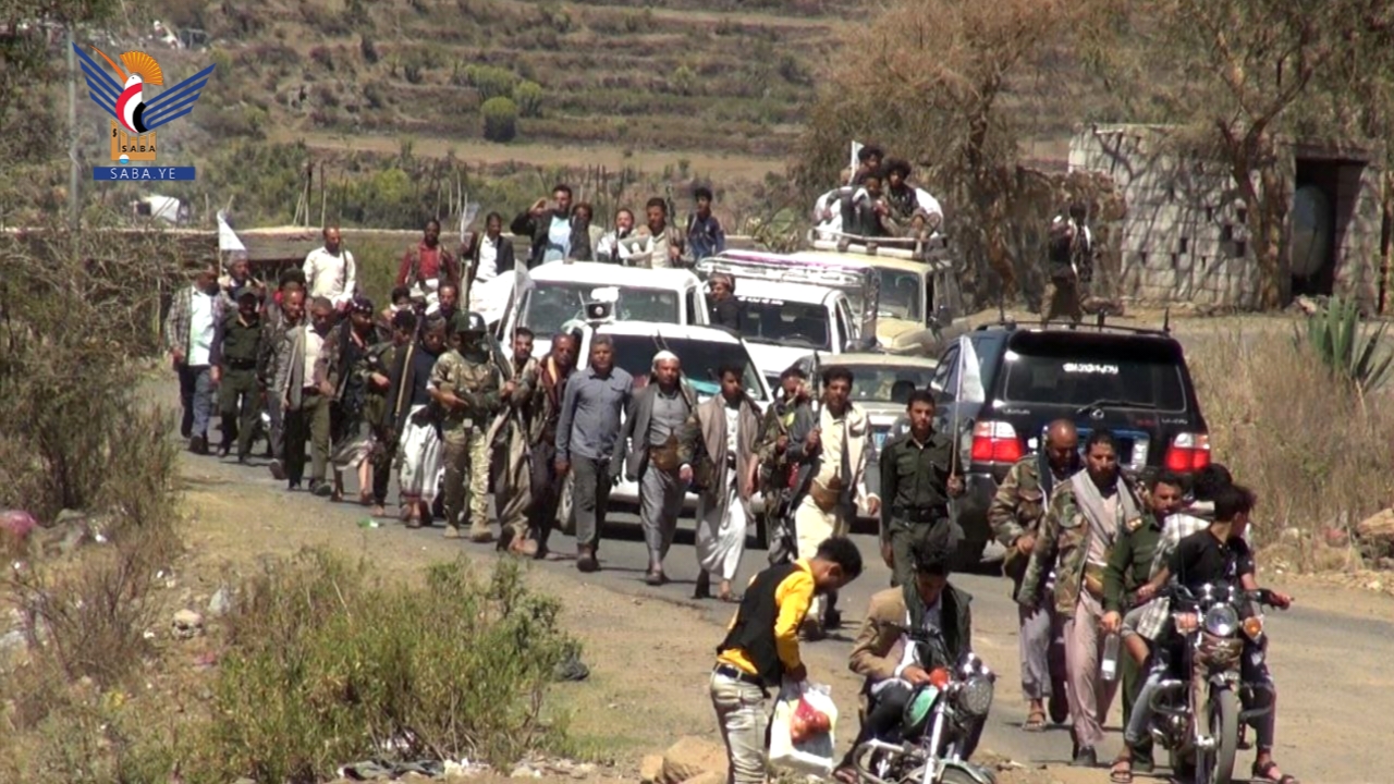 مسير شعبي في مديرية الشعر بإب لخريجي دورات "طوفان الأقصى"