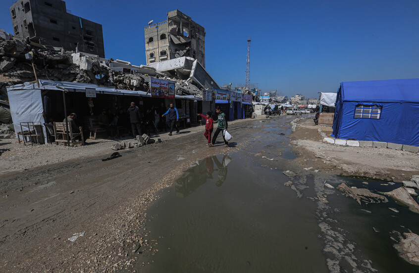 بلدية غزة تحذر من تفاقم الكارثة البيئية والصحية بسبب توقف محطات الصرف عن العمل