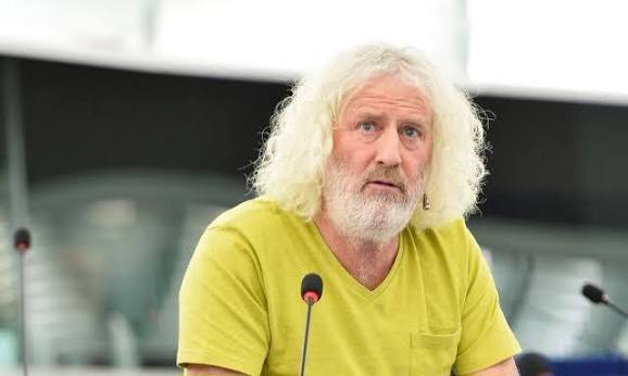 ميك والاس منتقداً رئيسة المفوضية الأوروبية: تدعم الإرهاب "الأمريكي والإسرائيلي"