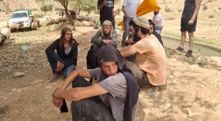 مستوطنون يهاجمون مركبات المواطنين جنوب نابلس