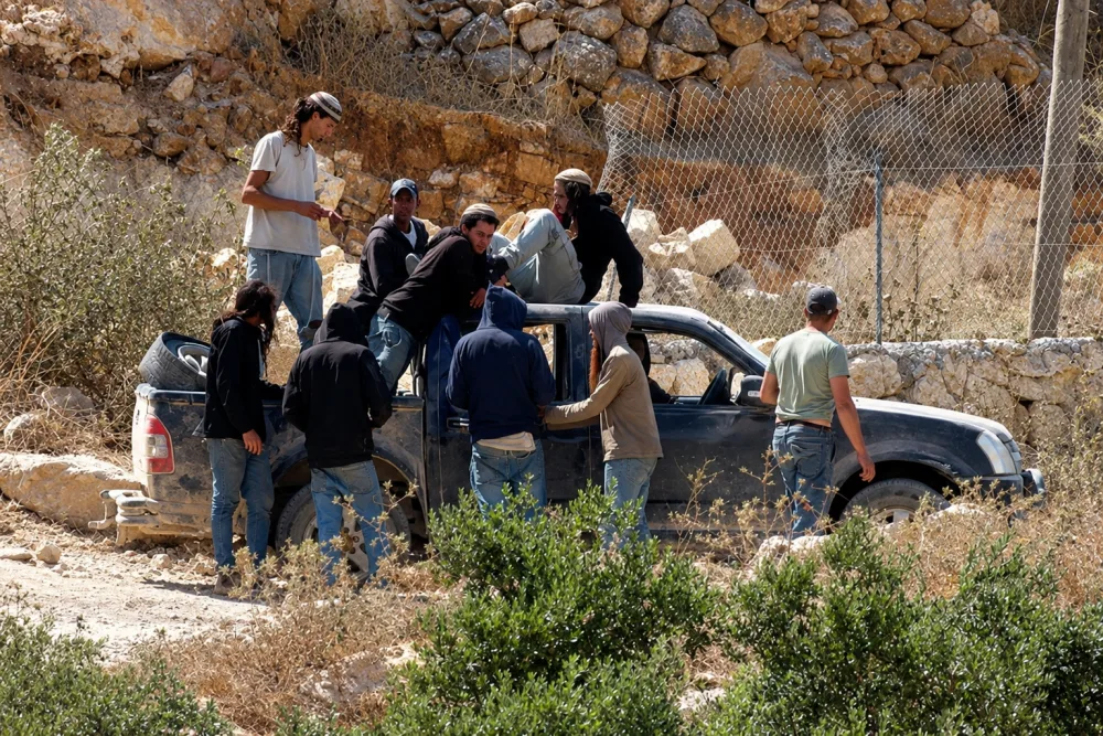 إصابة خمسة فلسطينيين جراء اعتداءات المستوطنين على المزارعين في الضفة