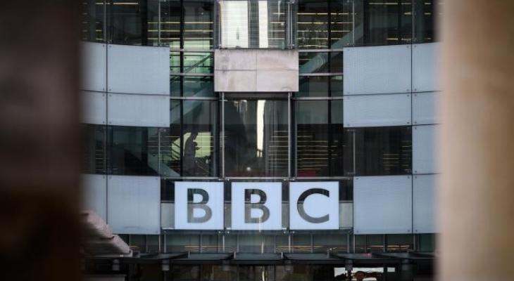 هيئة الإذاعة البريطانية تعتزم إلغاء ألفي وظيفة