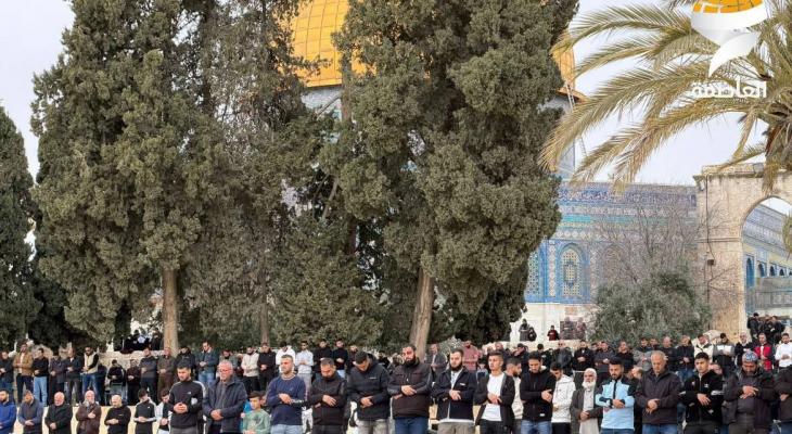 عشرات الآلاف يؤدون صلاة الجمعة الأخيرة من شعبان في المسجد الأقصى