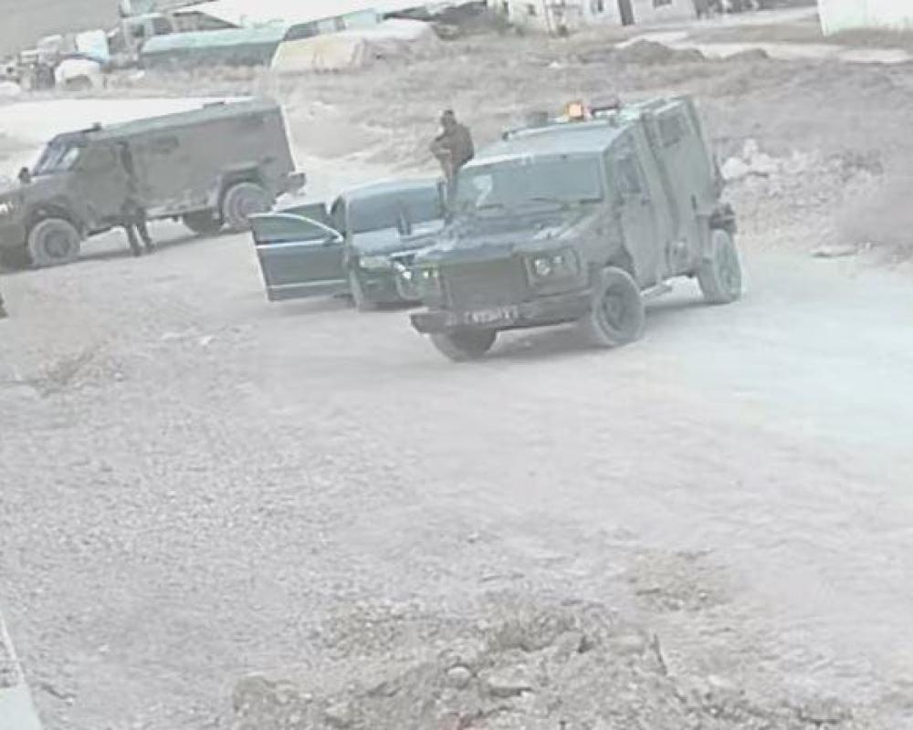  العدو الصهيوني يحتجز خمسة فلسطينيين ويعتدي عليهم بالضرب غرب نابلس