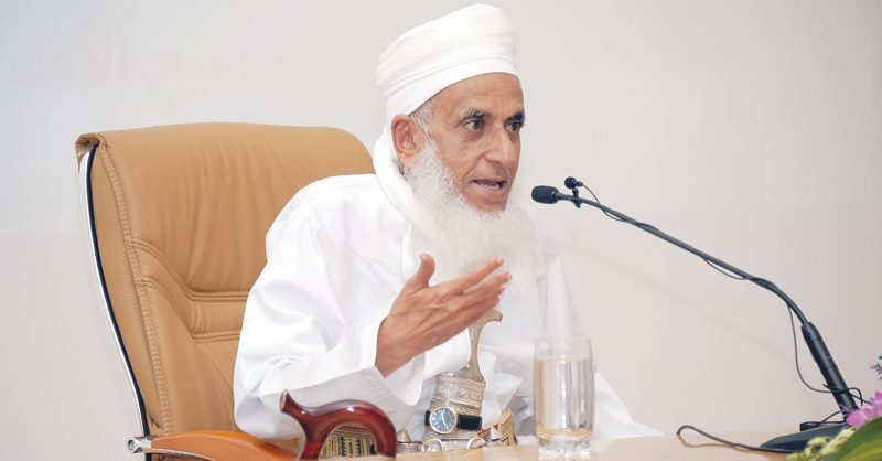 مفتي عُمان: يناشد الدول العربية والإسلامية لهبة عاجلة لمناصرة غزة مفتي عُمان: يناشد الدول العربية والإسلامية لهبة عاجلة لمناصرة غزة