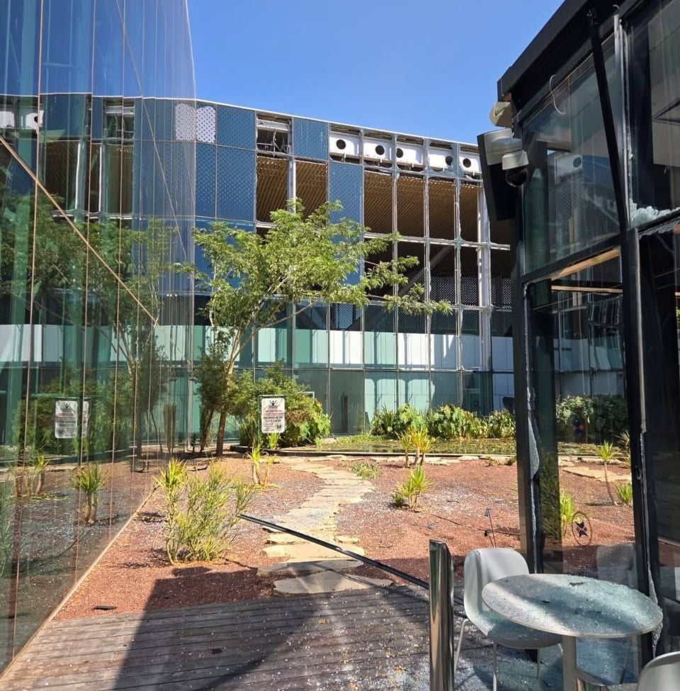 كيف فشلت الرادارات في كشف مسيّرة يمنية استهدفت مطار "رامون"؟