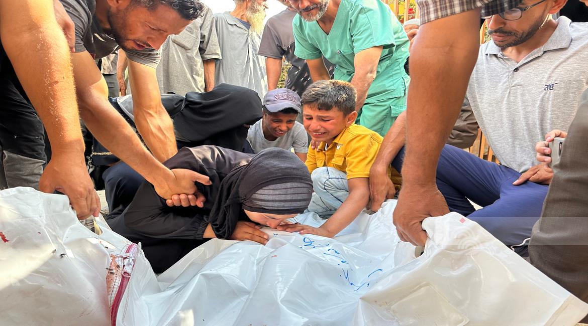 استشهاد 7 فلسطينيين بينهم أم وأطفالها الثلاثة في قصف صهيوني على غزة