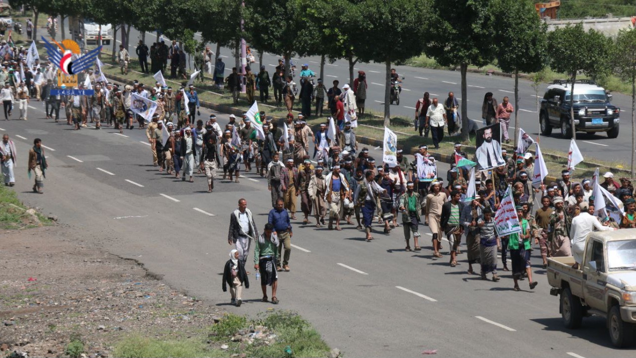 تعز.. عرض ومسير لخريجي دورات "طوفان الأقصى" في صبر الموادم