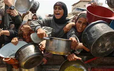 "حكومي غزة": القطاع يتعرض لهندسة تجويع ممنهجة يمارسها العدو الإسرائيلي