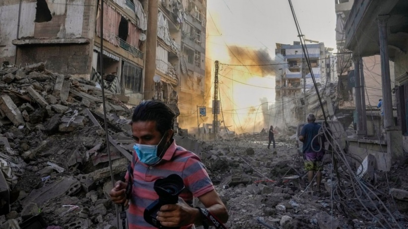 العدو الصهيوني يرتكب مجزرة: 18 شهيدا بقصف منزل شمال مدينة غزة 