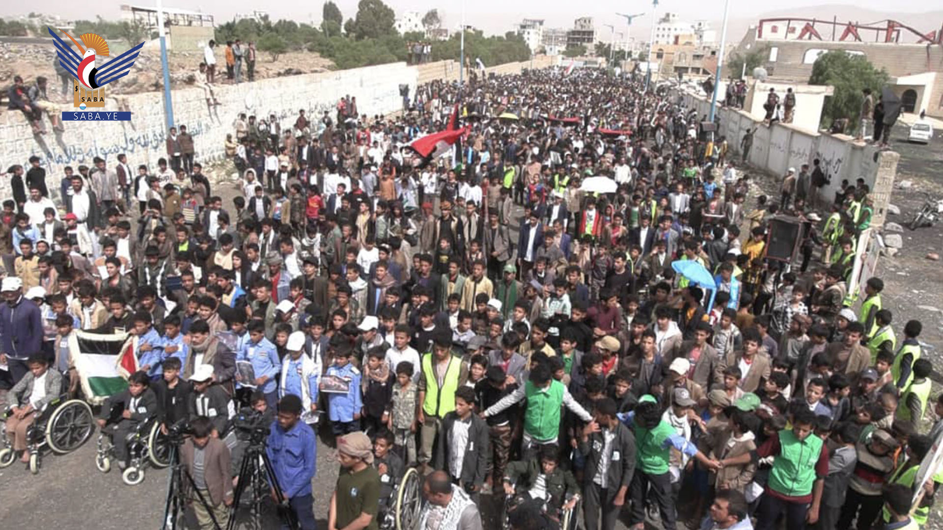 مسيرات طلابية بمدارس مديريات عمران تضامنًا مع الشعب الفلسطيني