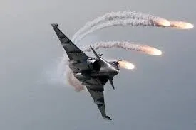 طيران العدو السعودي يشن غارة على القبيطة في لحج