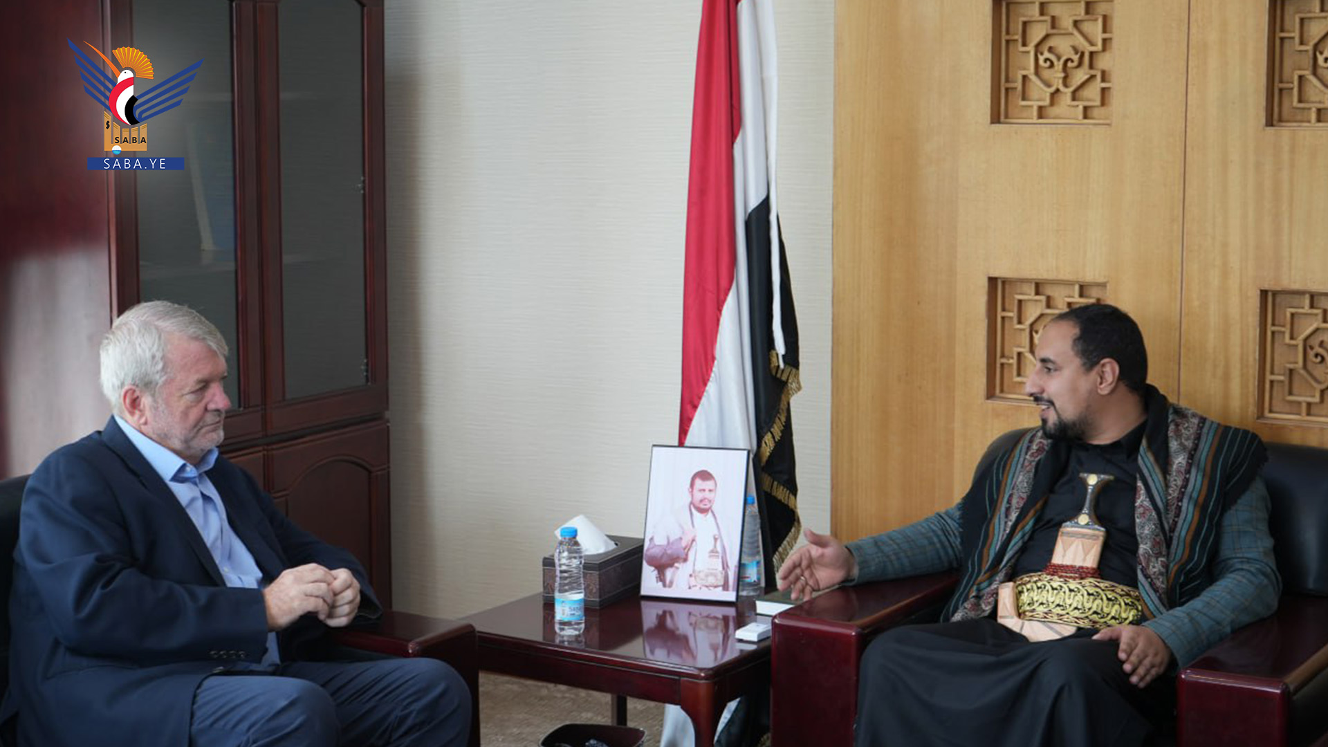 ممثل اليونيسف باليمن يقدّم واجب العزاء في استهداف رئيس الحكومة ورفاقه