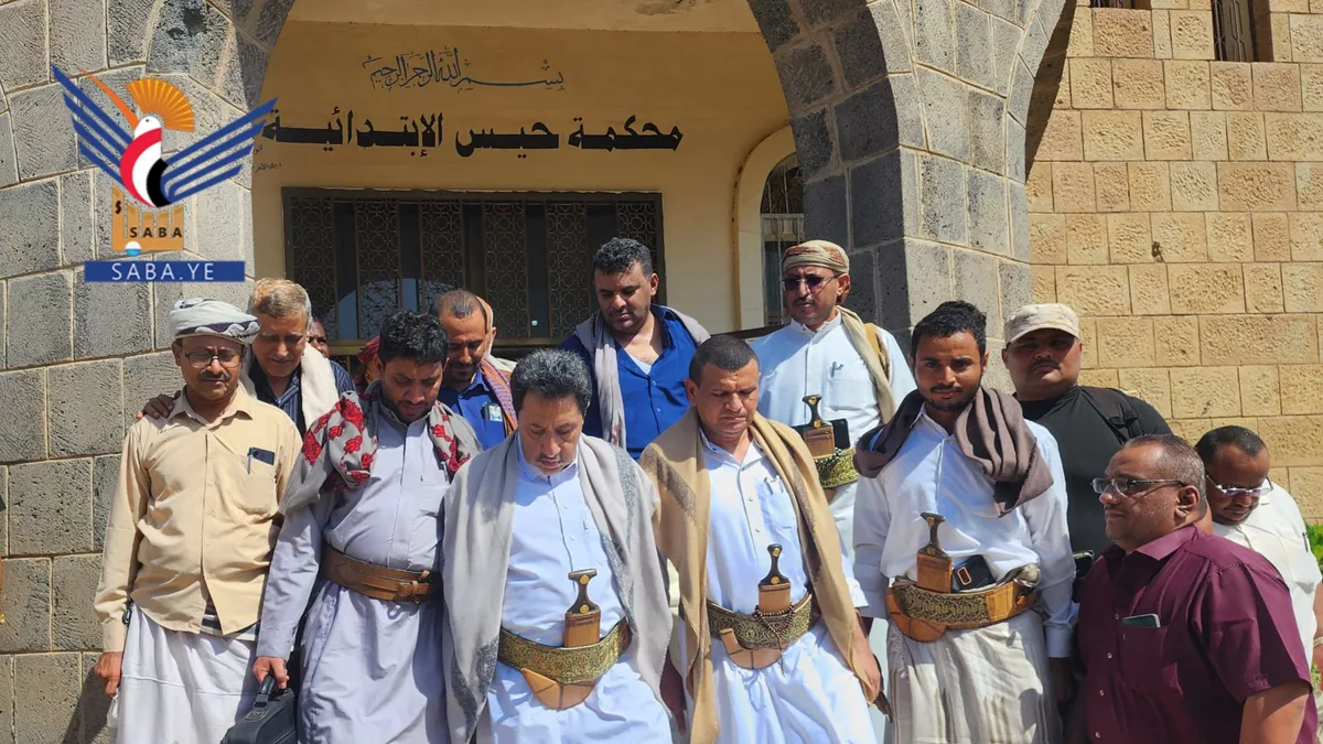 رئيس استئناف الحديدة يتفقد محكمتي حيس والخوخة تمهيداً لاستئناف العمل القضائي