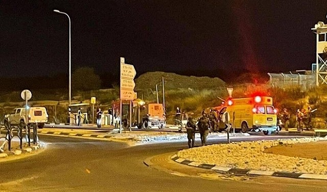 في عملية فدائية فلسطينية ..إصابة اربعة جنود صهاينة في الخليل وانسحاب المنفذ