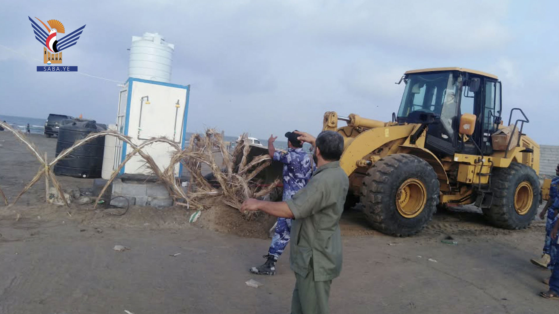 حملة لإزالة العشوائيات بالساحل الجنوبي لمدينة الحديدة