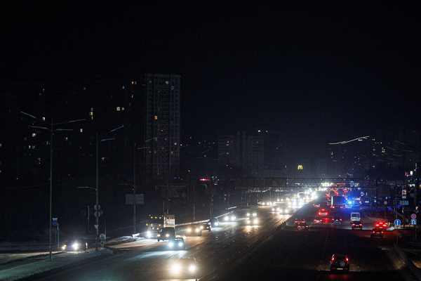 شركة أوكرانية: تنفيذ انقطاعات طارئة للكهرباء في كييف بعد هجوم روسي