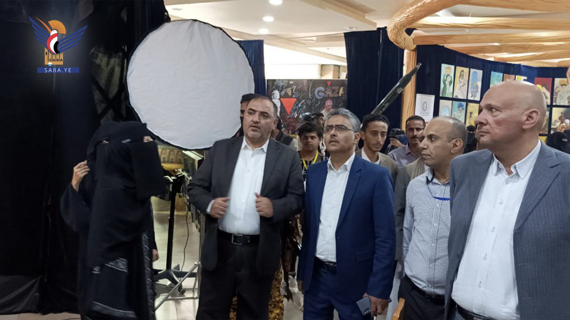 الجنيد يفتتح معرض الفن التشكيلي لنصرة فلسطين