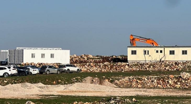 العدو الإسرائيلي يشرع بإقامة مستوطنة جديدة فوق جبل عيبال بمدينة نابلس