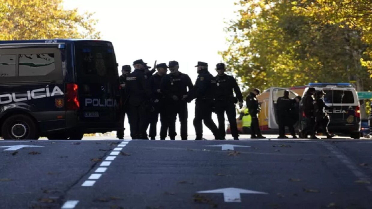 الشرطة الإسبانية تعتقل مشتبها به في هجوم على السفارة الأمريكية  بمدريد