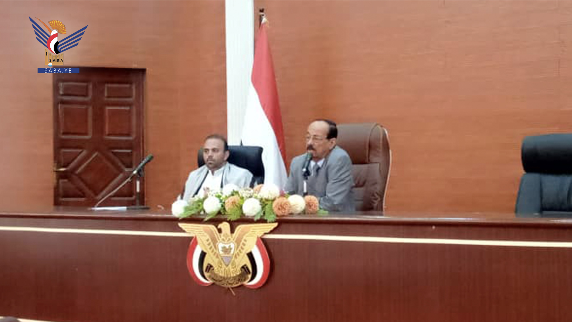 العيدروس يطلع على مستوى الانضباط الوظيفي بمجلس الشورى