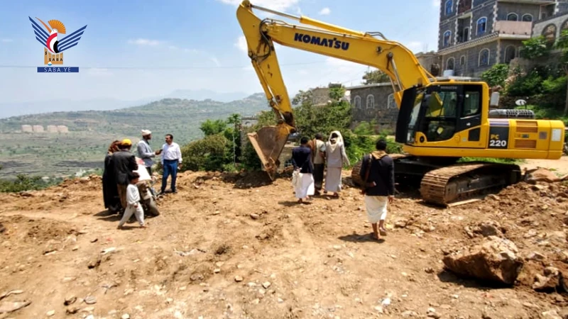 حجة.. تفقد سير العمل بمشروع التوسعة وأعمال الحماية لطريق مدخل الظاهر