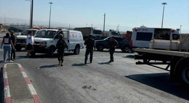 إصابة ستة فلسطينيين باعتداء في معبر الكرامة وآخر بالرصاص في قلقيلية