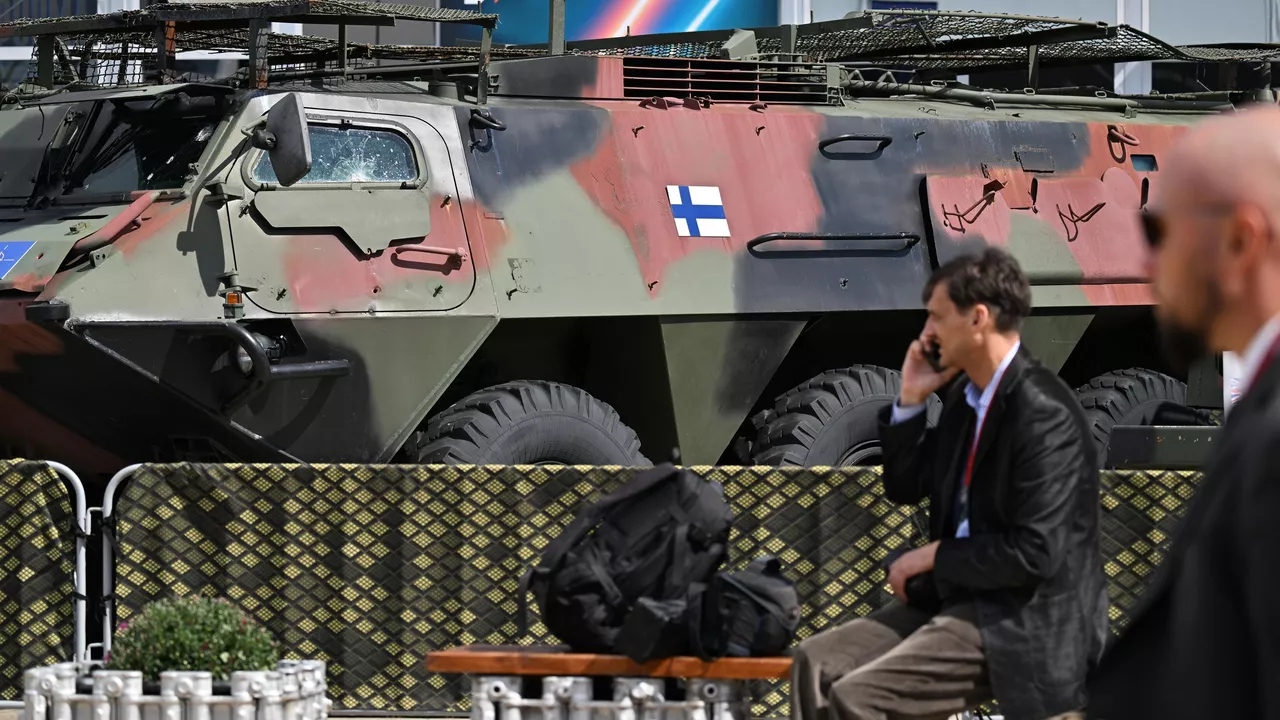 فنلندا تبدأ مناورات عسكرية واسعة قرب الحدود الروسية 