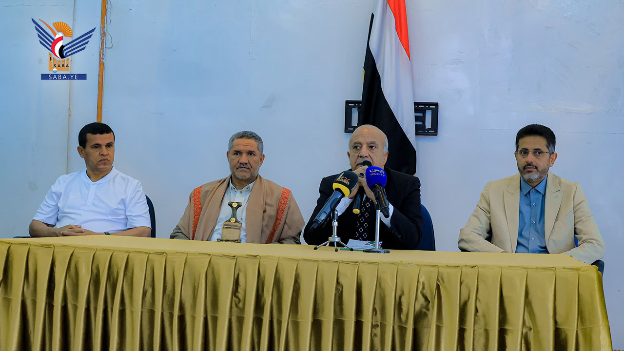 رئيس الوزراء يتفقَّد معسكر منتخب الشباب بصنعاء