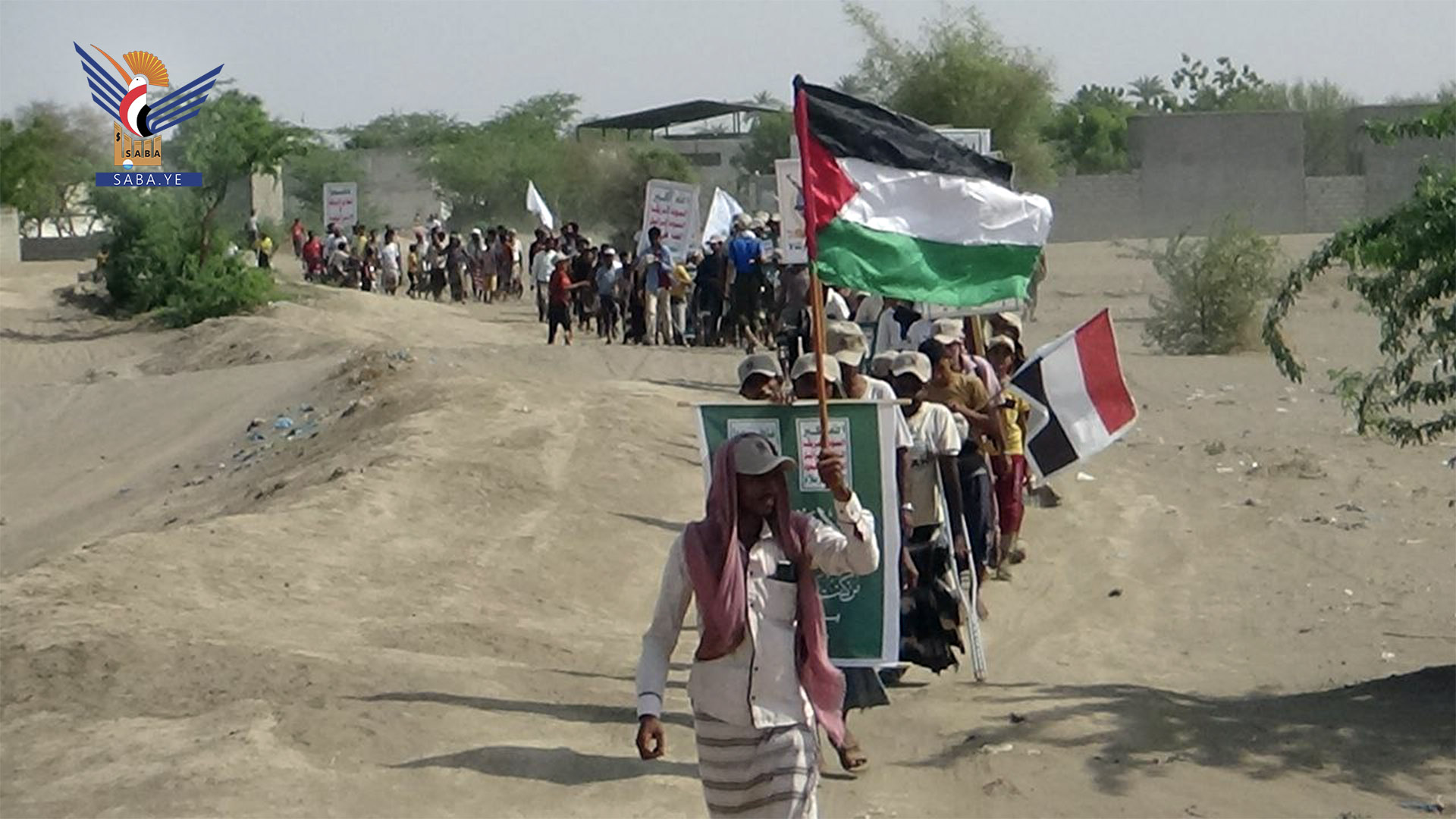 مسير لخريجي الدورات العسكرية المفتوحة بمديرية الجراحي بالحديدة
