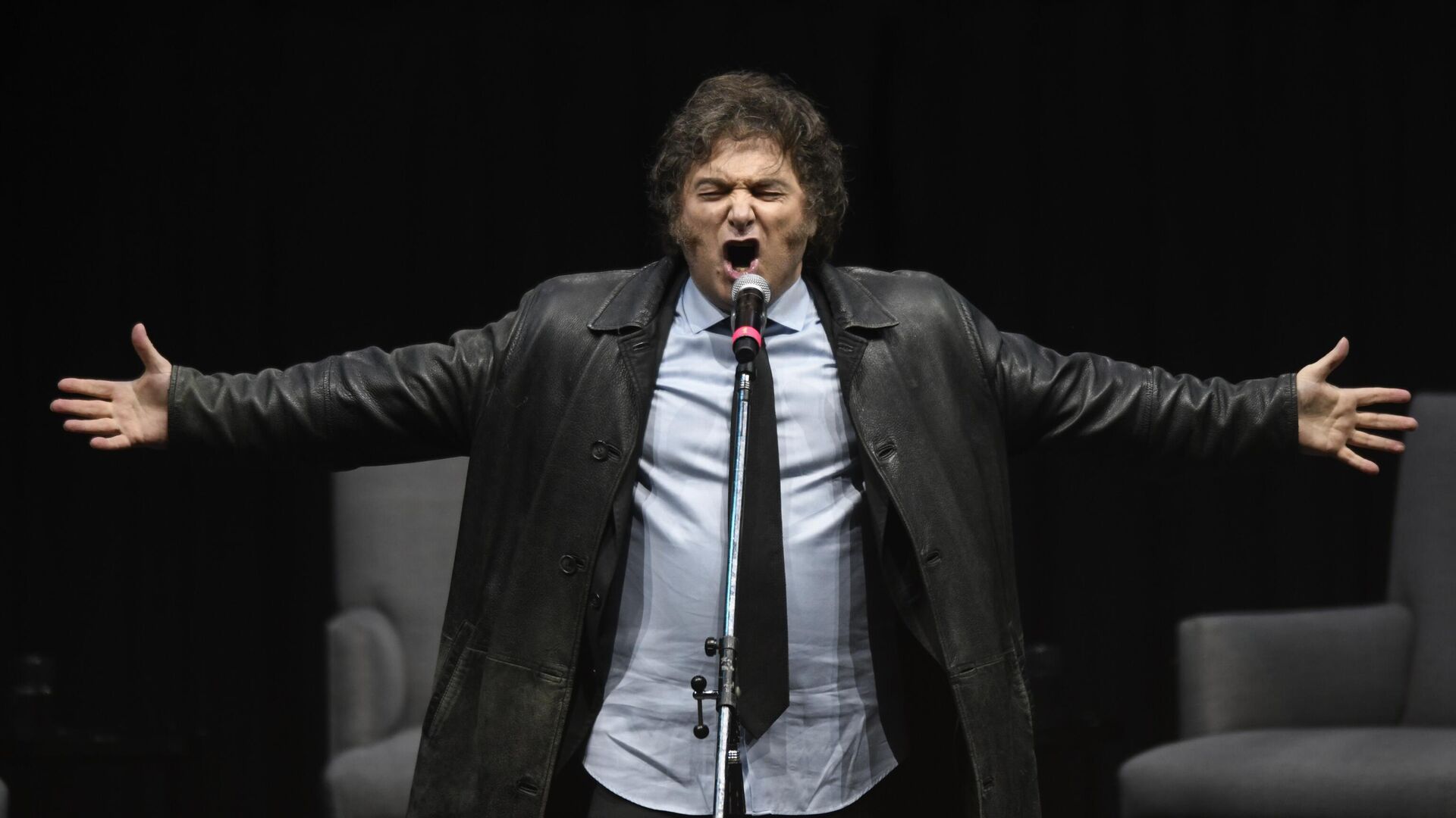 الرئيس الأرجنتيني يقبل استقالة رئيس الحكومة "استجابة لدعوات التجديد السياسي" الرئيس الأرجنتيني يقبل استقالة رئيس الحكومة "استجابة لدعوات التجديد السياسي"