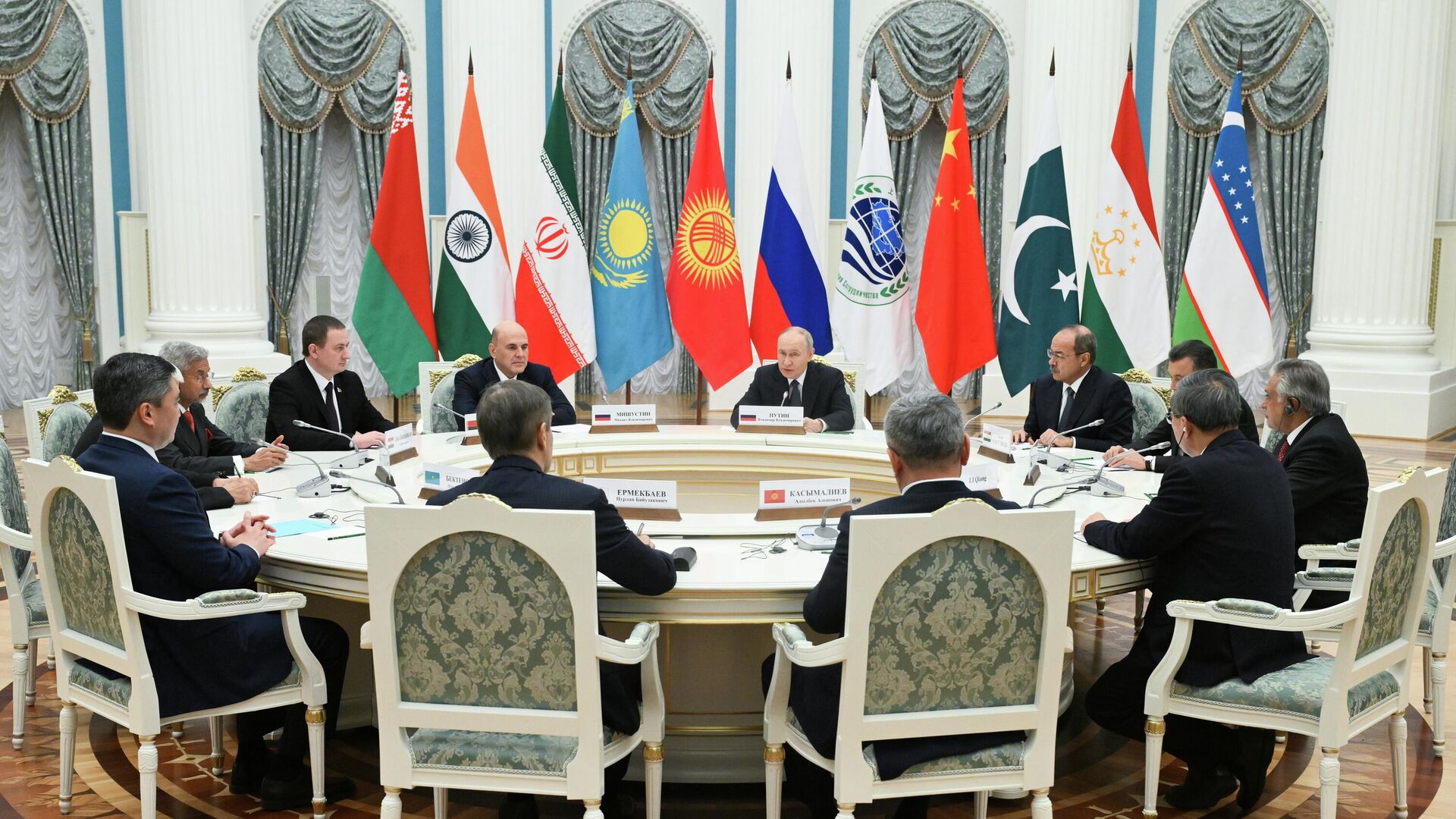 أوفيرتشوك: الاقتصاد الروسي ينعطف نحو الشرق