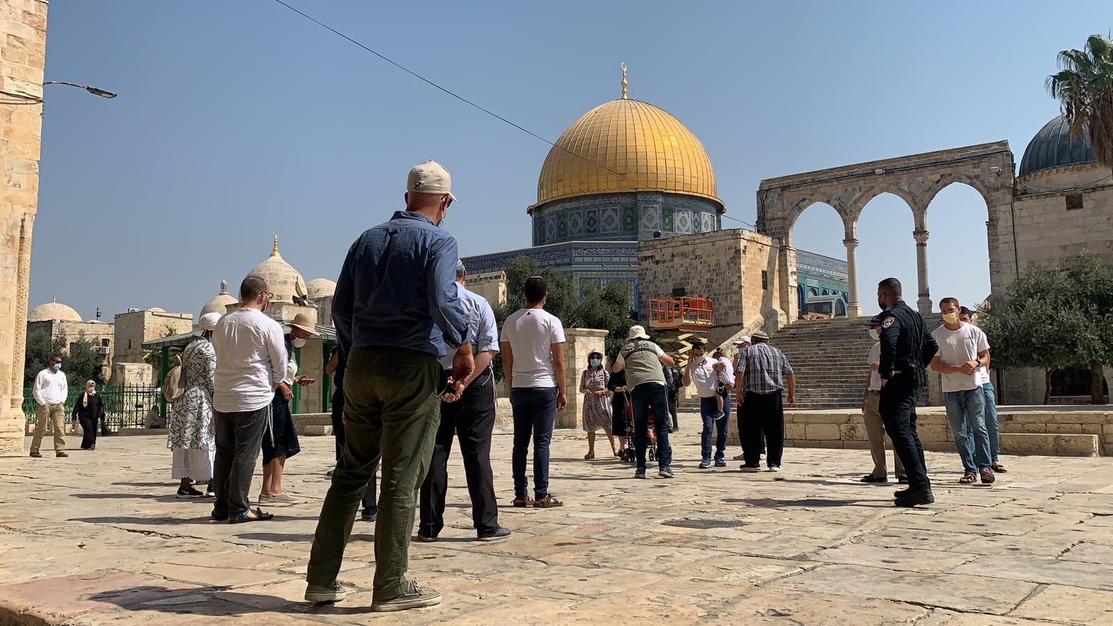مستوطنون صهاينة يستفزون الفلسطينيين بمسيرات في القدس