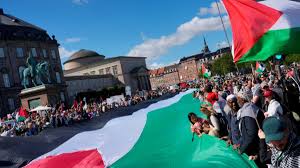 تظاهرة حاشدة في كوبنهاغن للمطالبة بإنهاء جريمة الإبادة في غزة