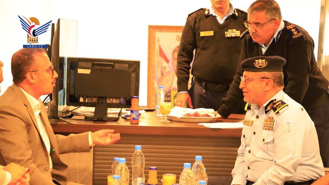 مناقشة آلية تعزيز التكامل المؤسسي بين شرطة المرور ومصلحة الجمارك والضرائب