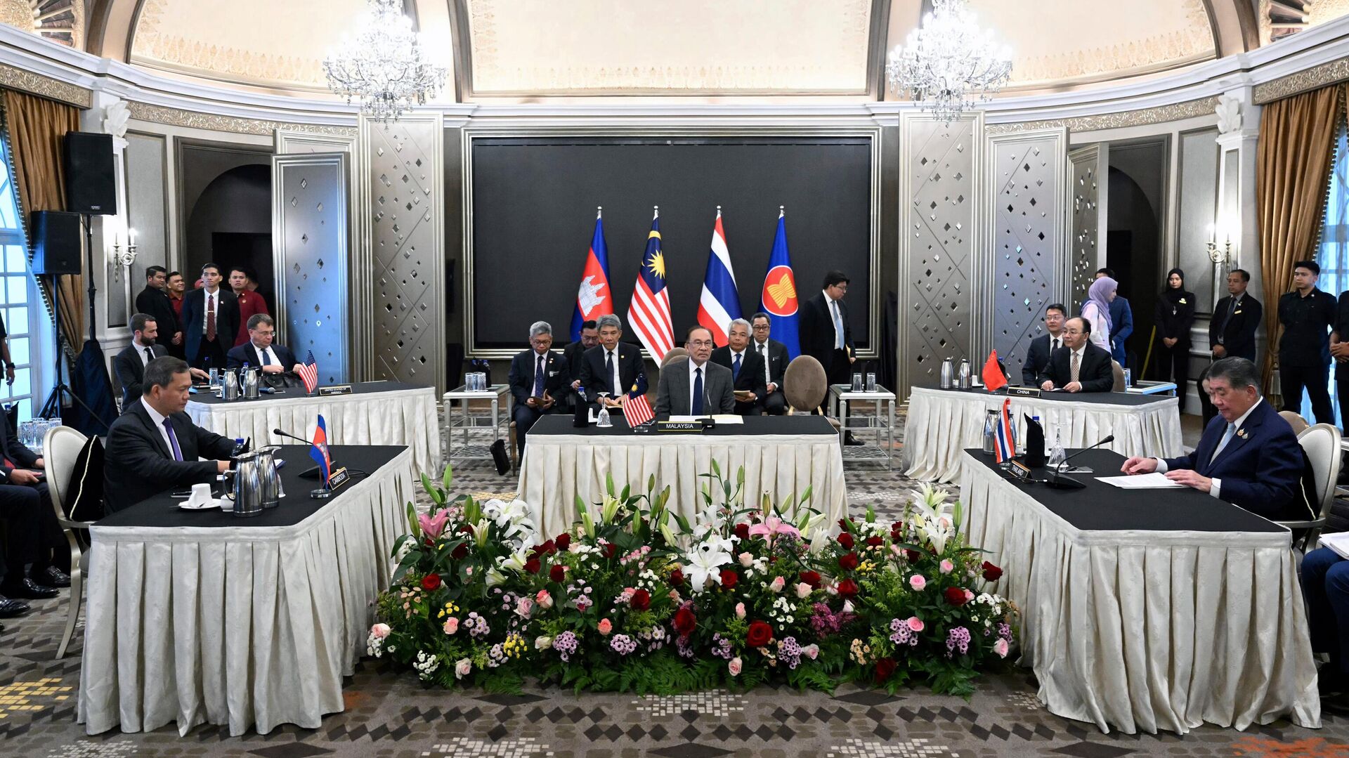 بدء محادثات وقف إطلاق النار بين تايلاند وكمبوديا في كوالالمبور