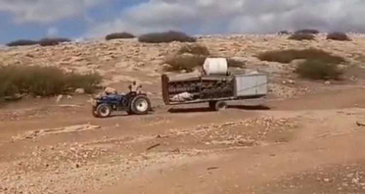 العدو الإسرائيلي يرحل 20 عائلة من تجمع الرأس الأحمر بالأغوار الشمالية