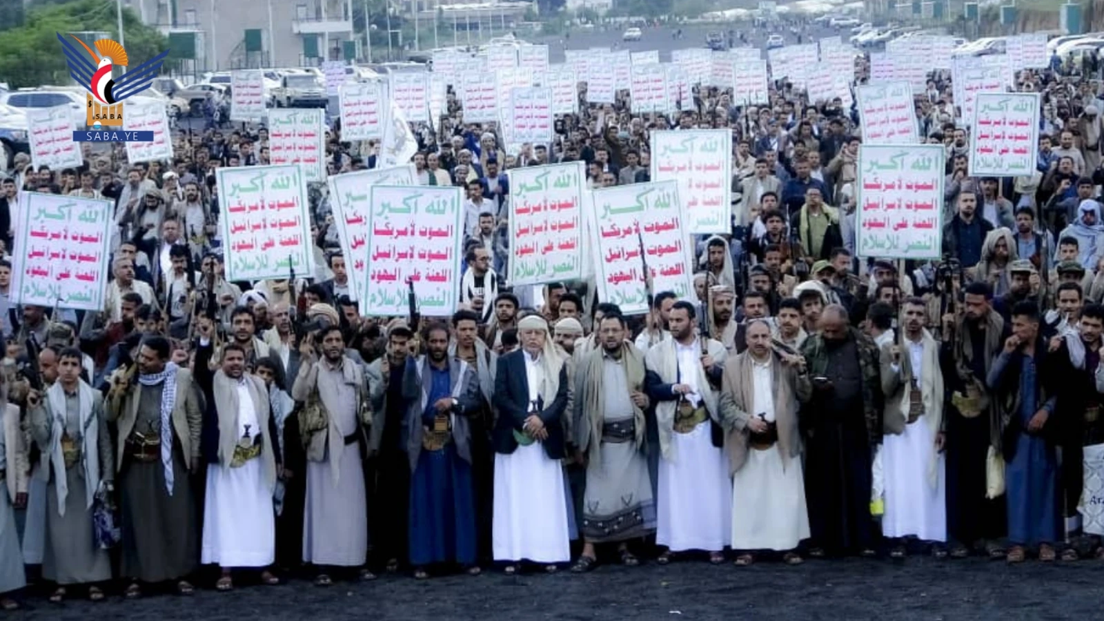 إب.. مسيرة حاشدة تندد بالعدوان السعودي السافر على مطار صنعاء الدولي