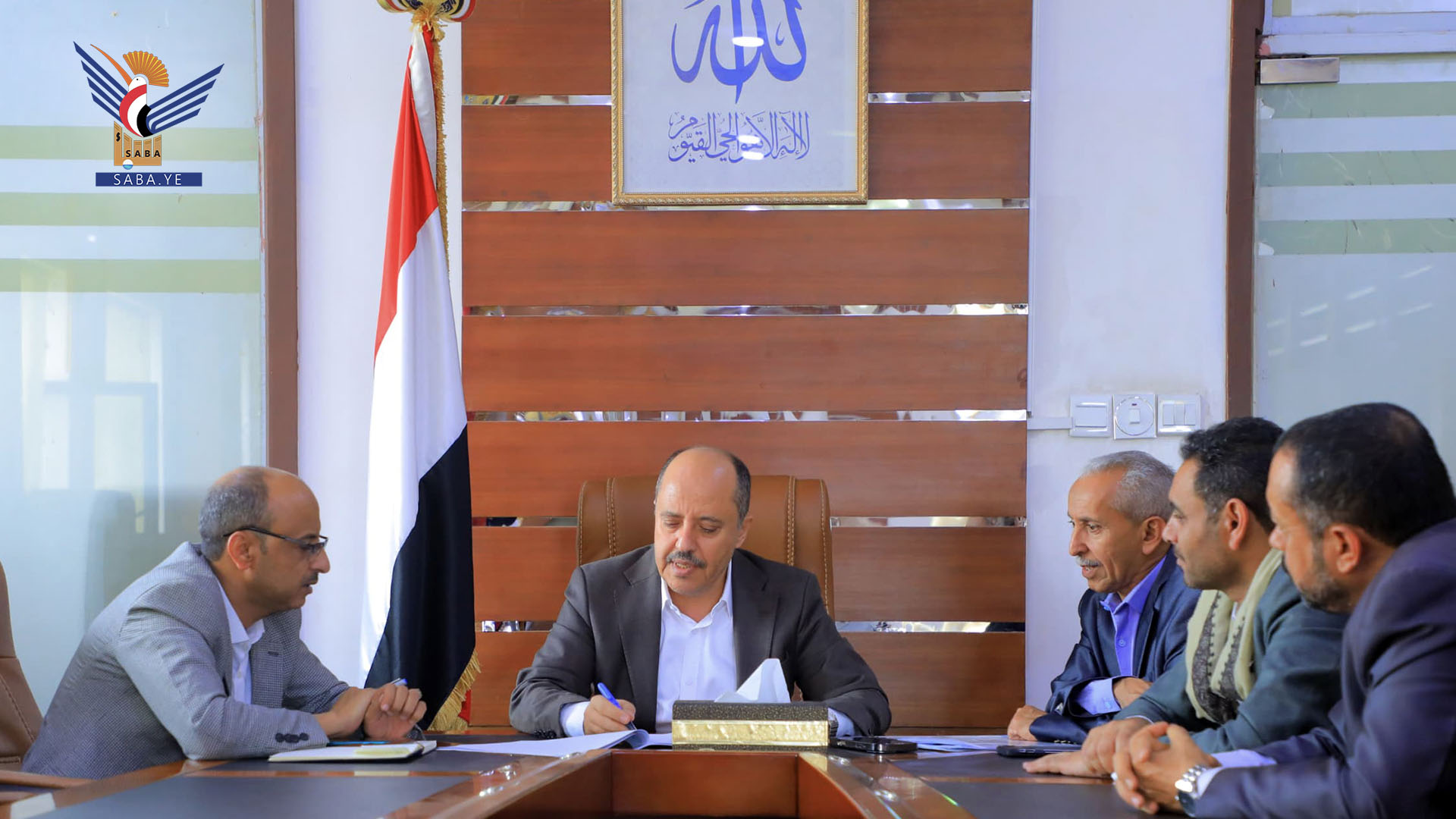 مناقشة تحديث الأطر المؤسسية بوزارة الاقتصاد والصناعة